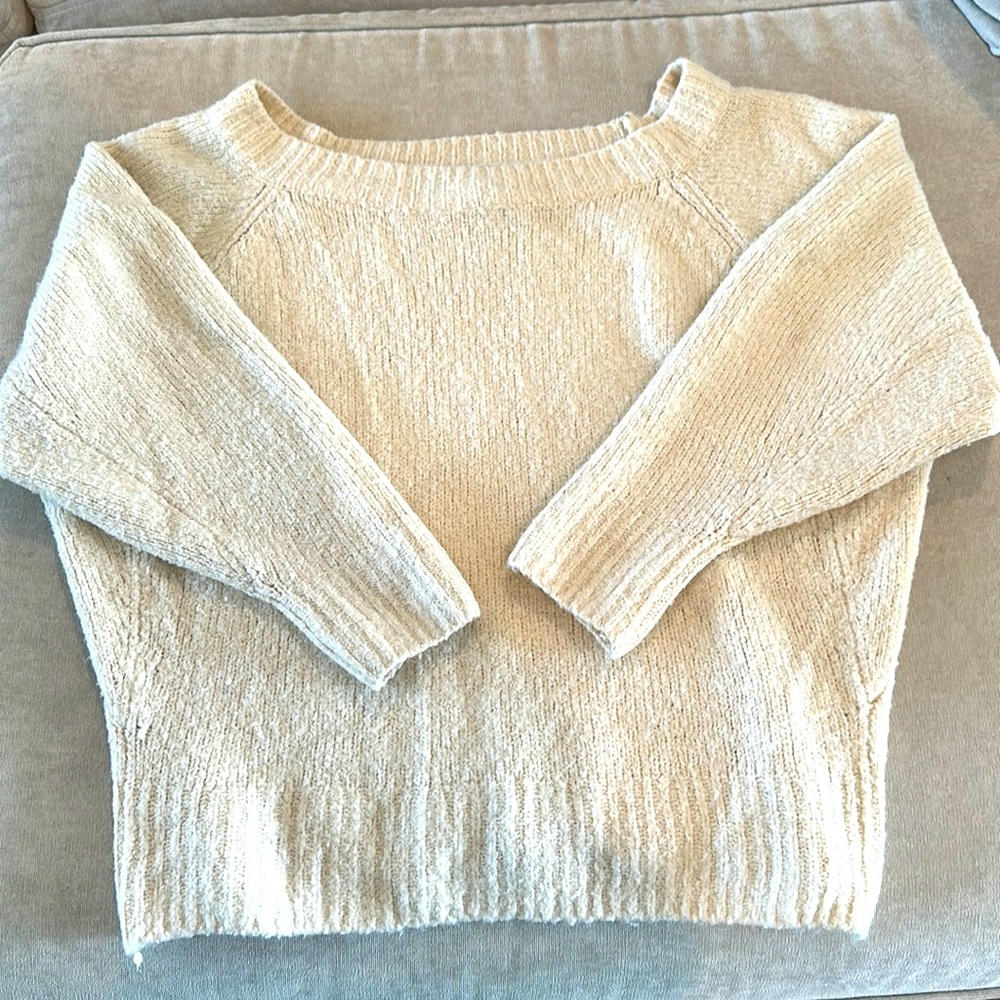 VICTORY SECRET Cozy Cream Sweater - S/P/CH